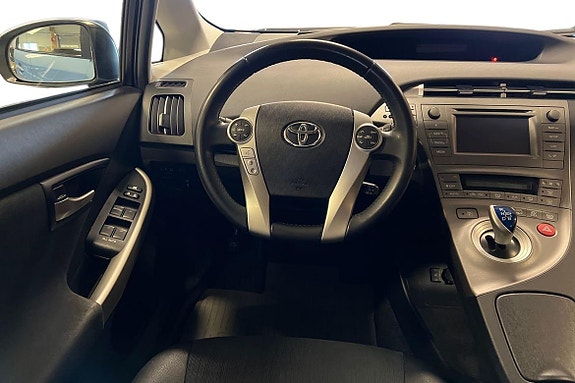 Toyota Prius 11 of 21