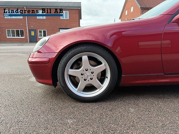 Mercedes-Benz SLK320 9 of 13