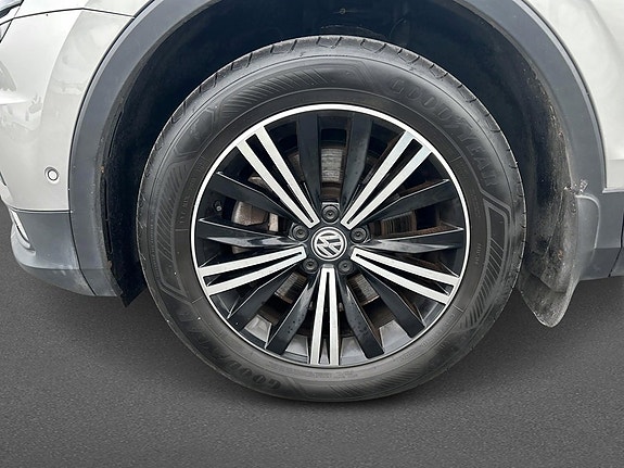 Volkswagen Tiguan 8 of 14