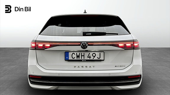 Volkswagen Passat 5 of 19