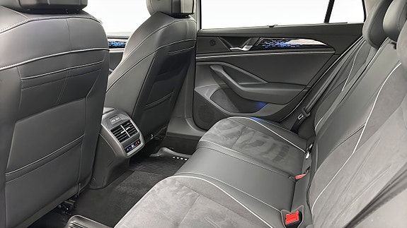 Volkswagen Passat 11 of 19