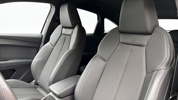 Audi Q4 e-tron 10 of 15