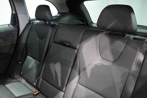 Volvo XC60 10 of 15