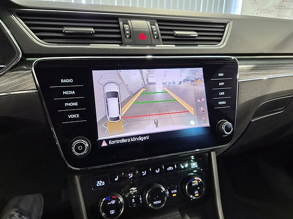 Skoda Superb 14 of 21