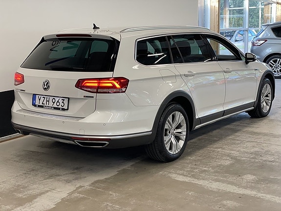 Volkswagen Passat Alltrack 7 of 27