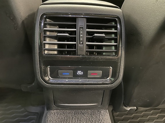 Volkswagen Passat Alltrack 26 of 27