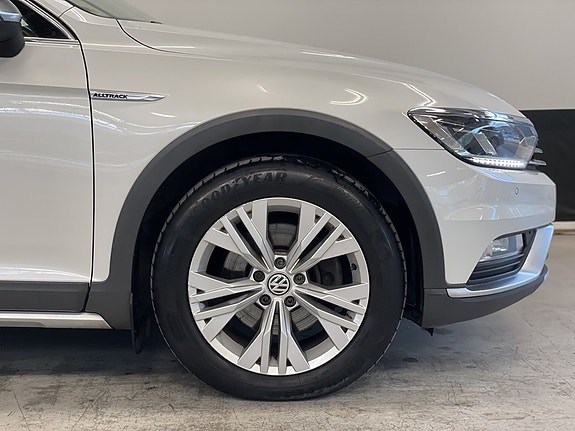 Volkswagen Passat Alltrack 6 of 27