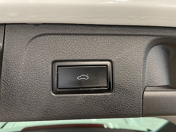Volkswagen Passat Alltrack 10 of 27