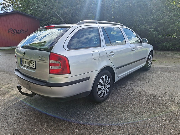Skoda Octavia 2 of 7