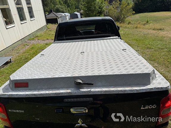 Mitsubishi L200 Club Cab 9 of 10