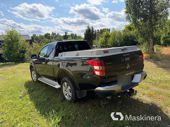 Mitsubishi L200 Club Cab 4 of 10