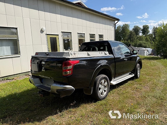 Mitsubishi L200 Club Cab 3 of 10