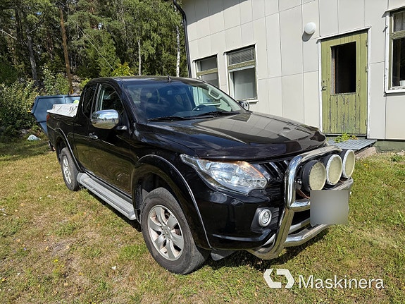 Mitsubishi L200 Club Cab 2 of 10