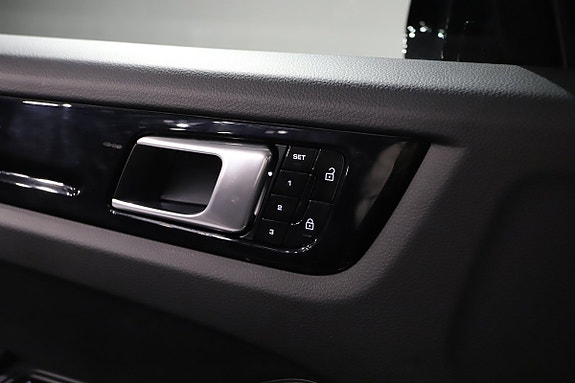 Porsche Cayenne 24 of 25