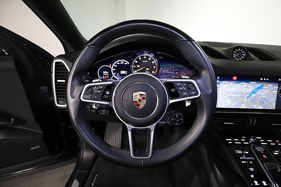 Porsche Cayenne 14 of 25
