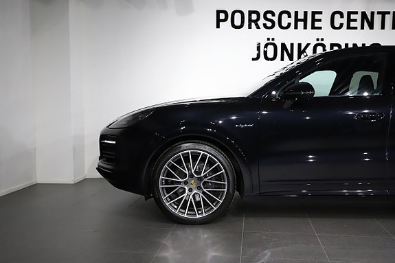 Porsche Cayenne 11 of 25