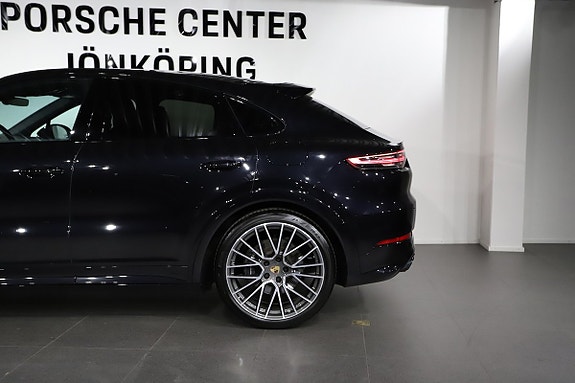 Porsche Cayenne 12 of 25