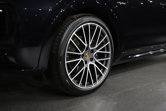 Porsche Cayenne 13 of 25