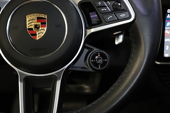 Porsche Cayenne 15 of 25