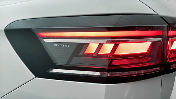 Volkswagen Passat 19 of 19