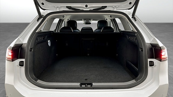 Volkswagen Passat 12 of 19