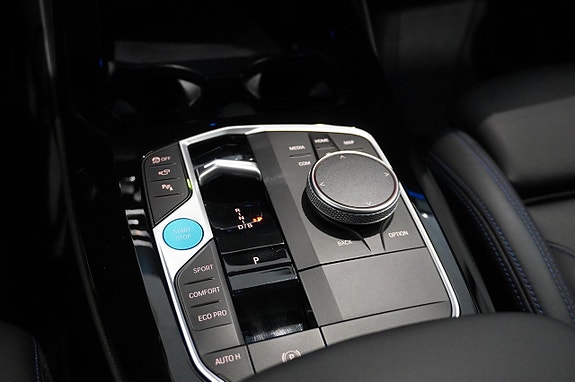 BMW iX3 9 of 12