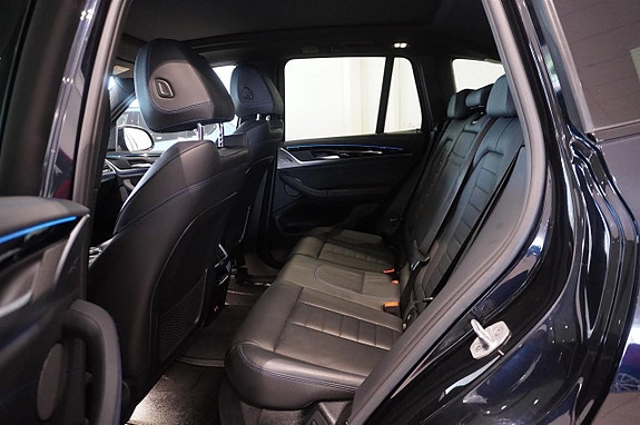 BMW iX3 5 of 12