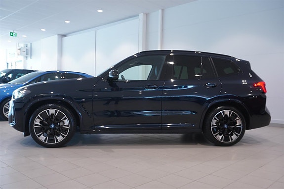 BMW iX3 4 of 12