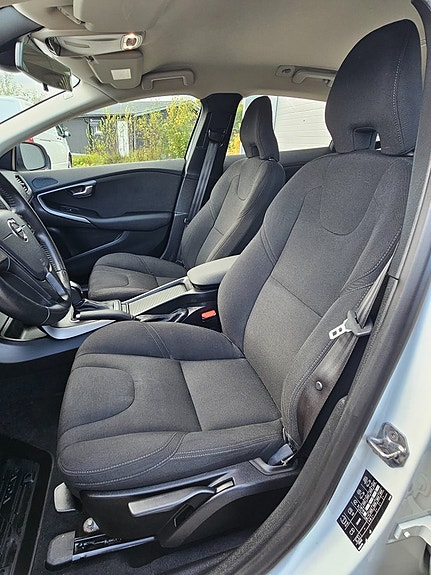 Volvo V40 Cross Country 6 of 8
