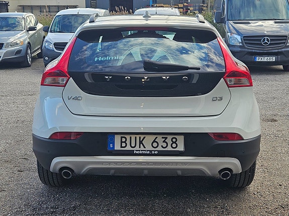 Volvo V40 Cross Country 4 of 8