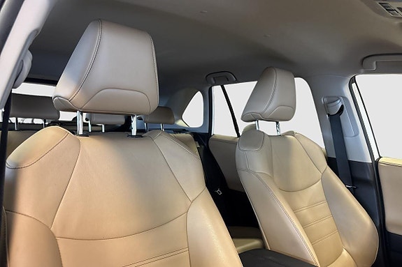 Toyota RAV4 7 of 15