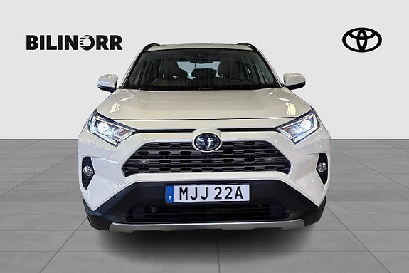 Toyota RAV4 3 of 15