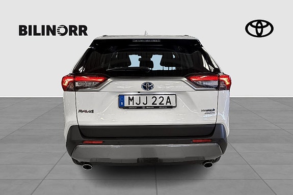 Toyota RAV4 6 of 15
