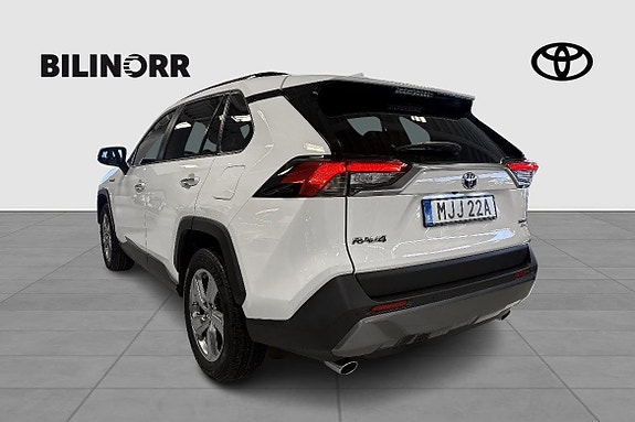 Toyota RAV4 5 of 15