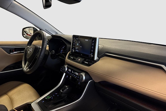 Toyota RAV4 8 of 15