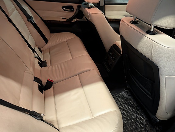 BMW 330d 8 of 11