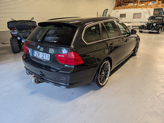 BMW 330d 4 of 11