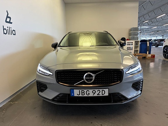 Volvo V60 2 of 23