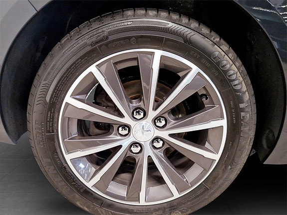 Peugeot 308 SW 16 of 17