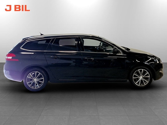 Peugeot 308 SW 15 of 17