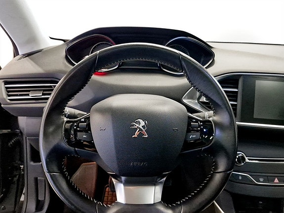 Peugeot 308 SW 8 of 17
