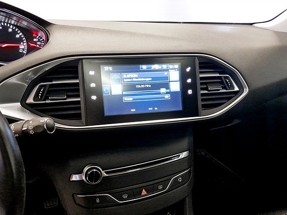 Peugeot 308 SW 10 of 17