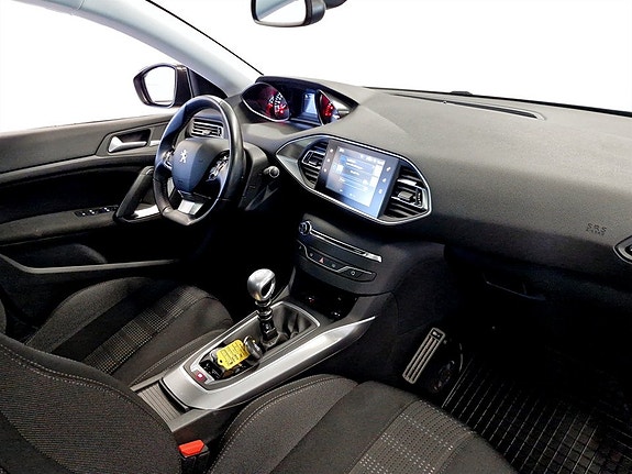 Peugeot 308 SW 13 of 17