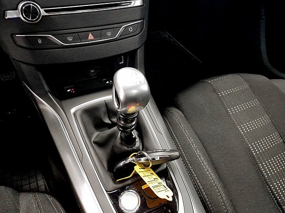 Peugeot 308 SW 11 of 17