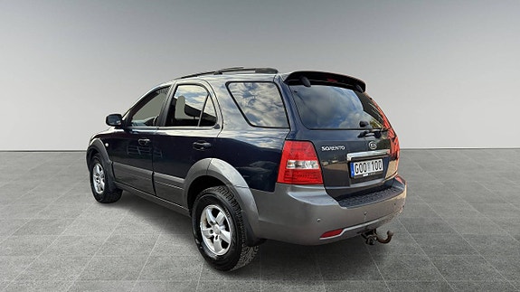 Kia Sorento 2 of 9