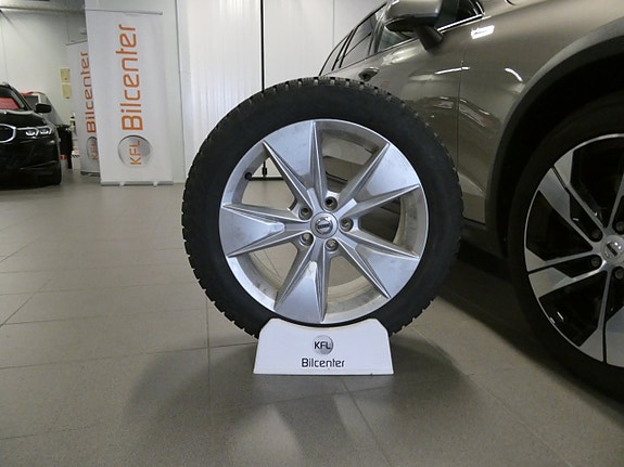 Volvo V60 Cross Country 2 of 27
