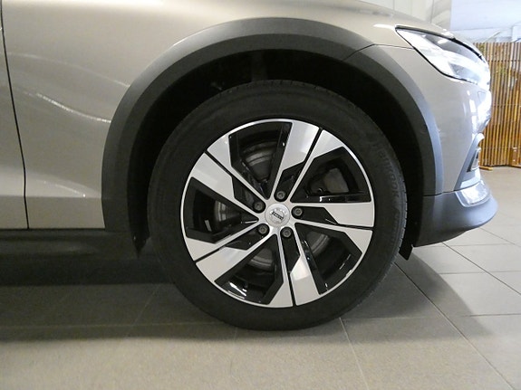 Volvo V60 Cross Country 6 of 27