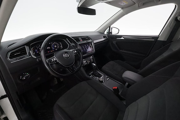 Volkswagen Tiguan 12 of 30