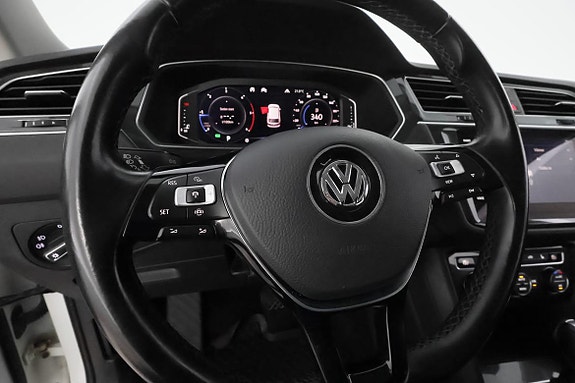 Volkswagen Tiguan 16 of 30