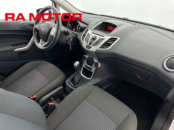 Ford Fiesta 13 of 21